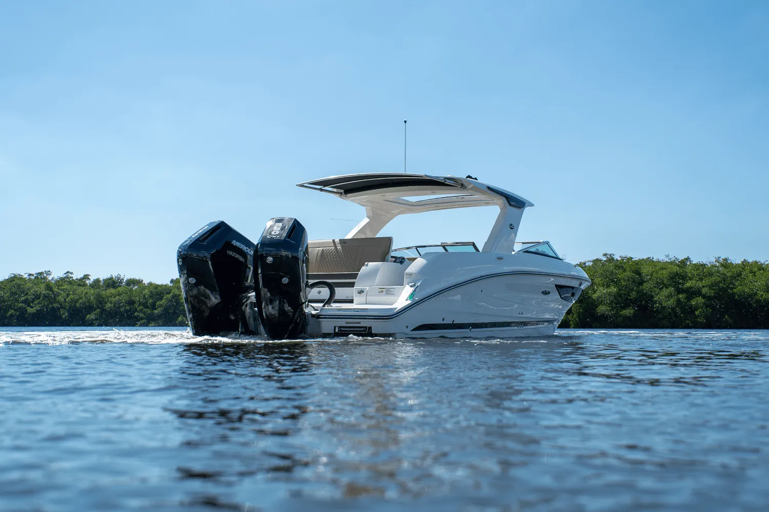 2025 Sea Ray SLX 350 Outboard Image Thumbnail #25