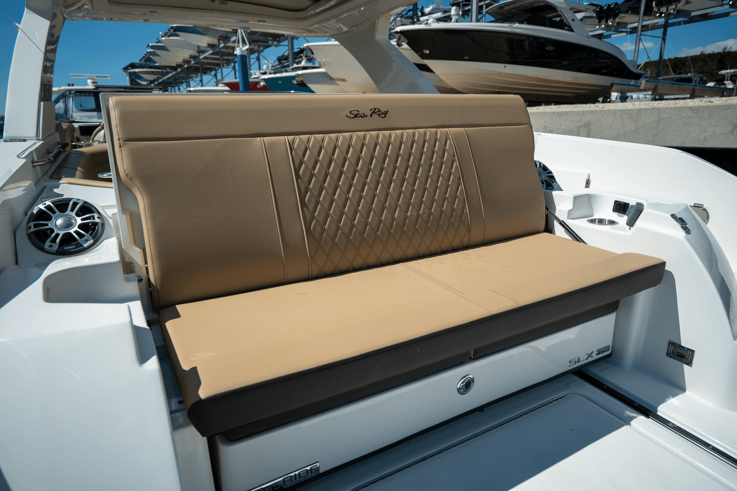 2025 Sea Ray SLX 350 Outboard Image Thumbnail #5