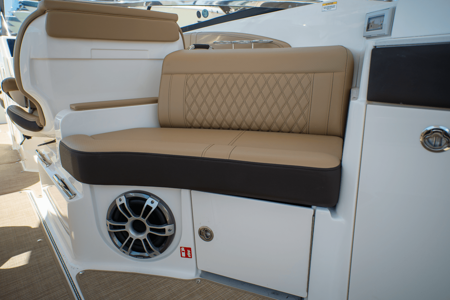 2025 Sea Ray SLX 350 Outboard Image Thumbnail #12