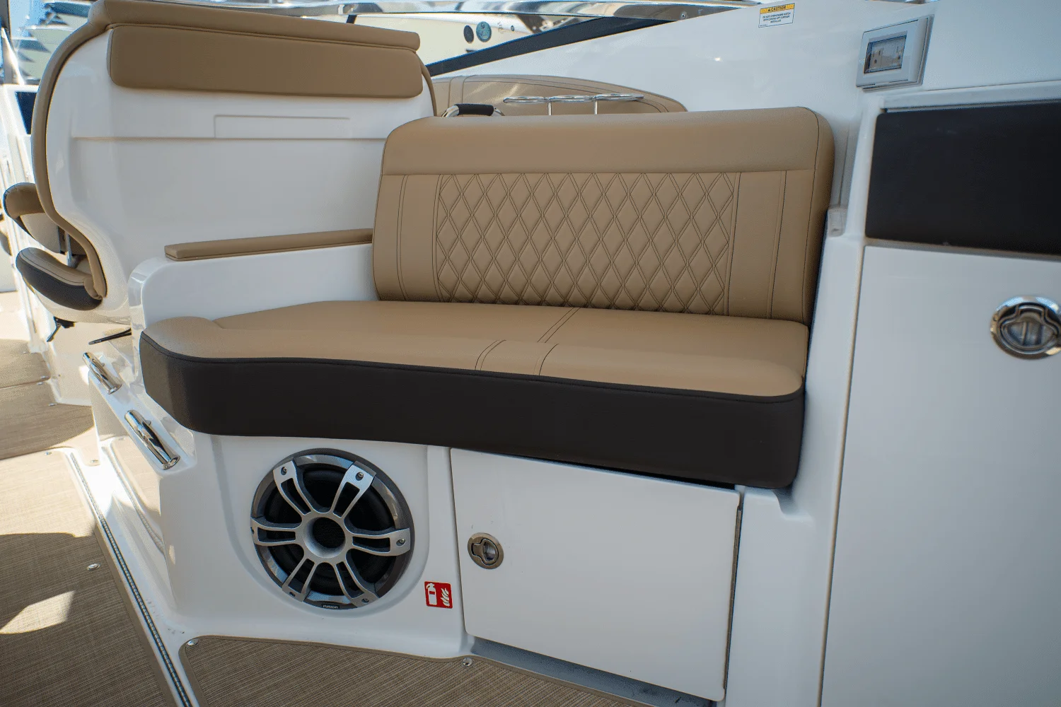 2025 Sea Ray SLX 350 Outboard Image Thumbnail #12