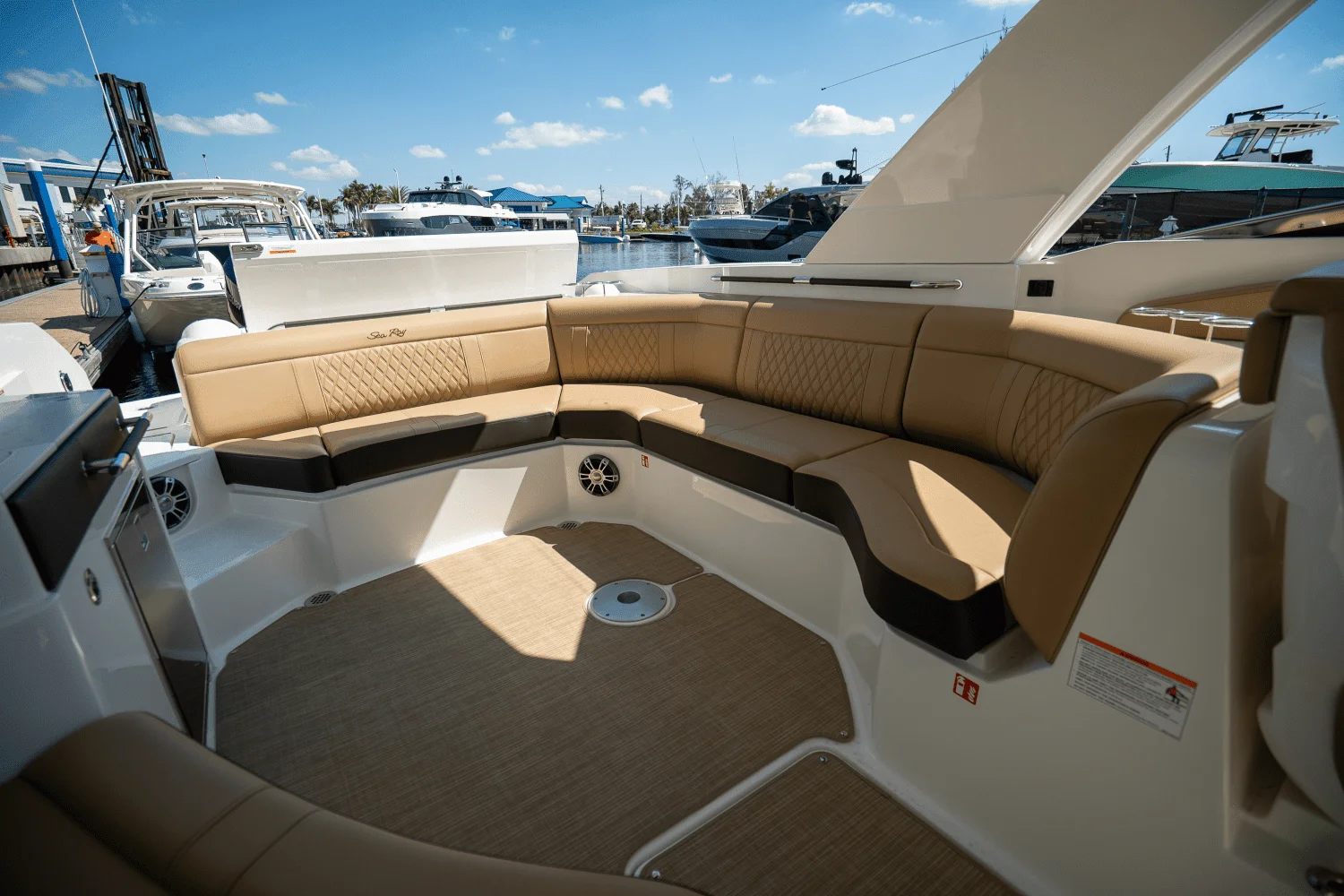 2025 Sea Ray SLX 350 Outboard Image Thumbnail #11