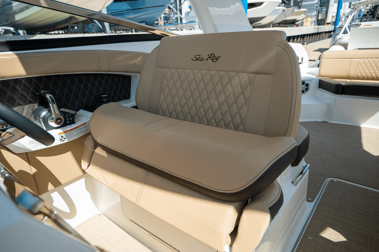 2025 Sea Ray SLX 350 Outboard Image Thumbnail #16