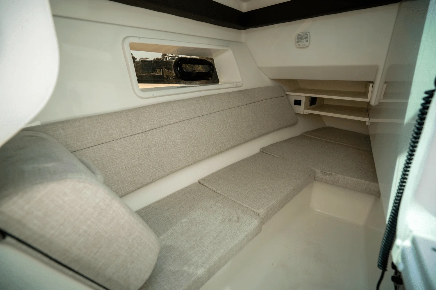 2025 Sea Ray SLX 350 Outboard Image Thumbnail #18