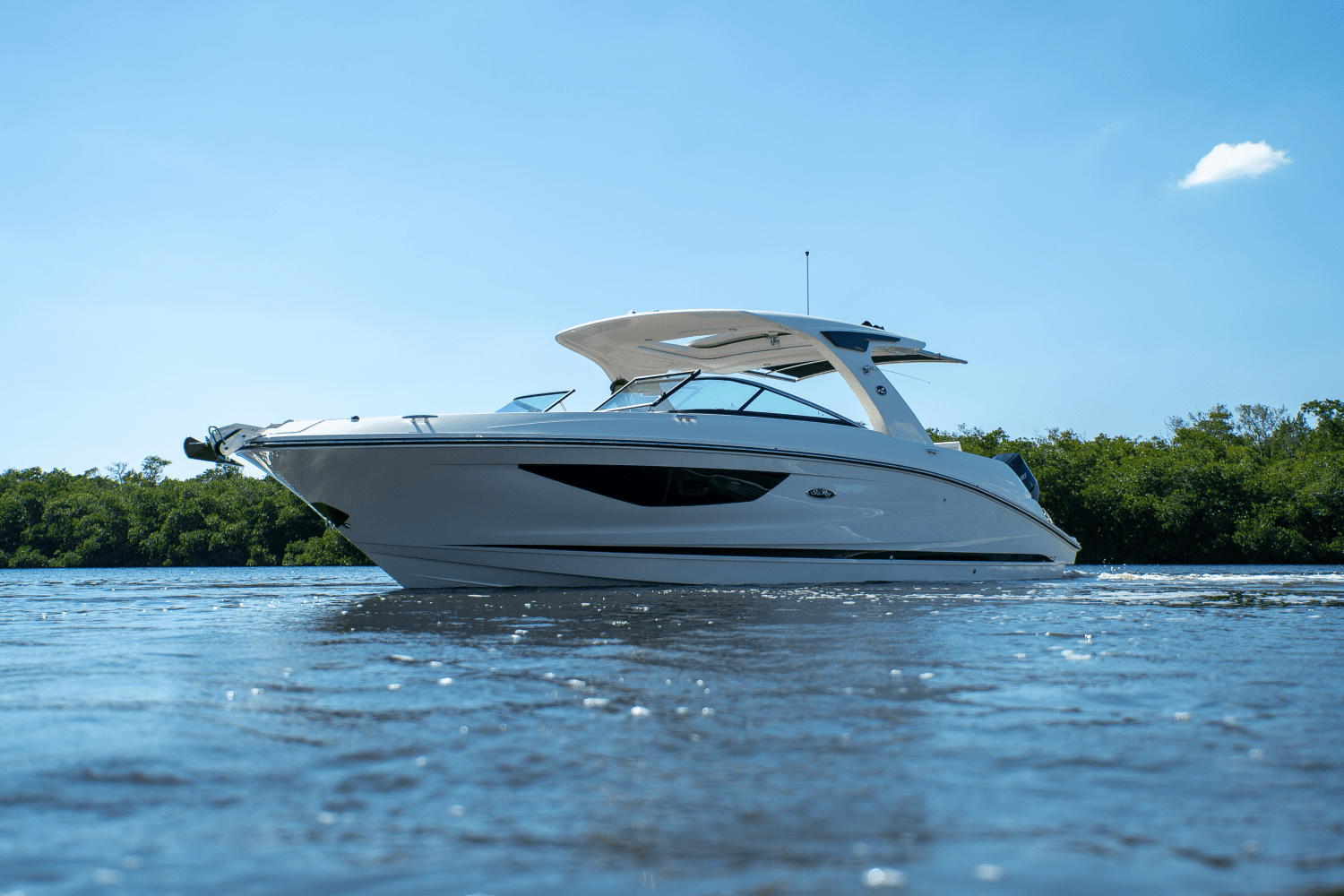 2025 Sea Ray SLX 350 Outboard Image Thumbnail #2