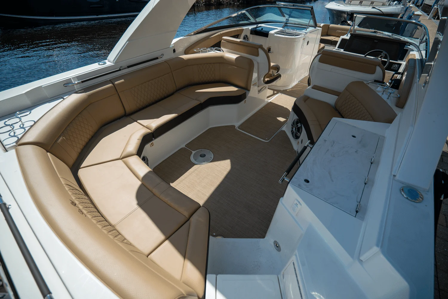 2025 Sea Ray SLX 350 Outboard Image Thumbnail #7