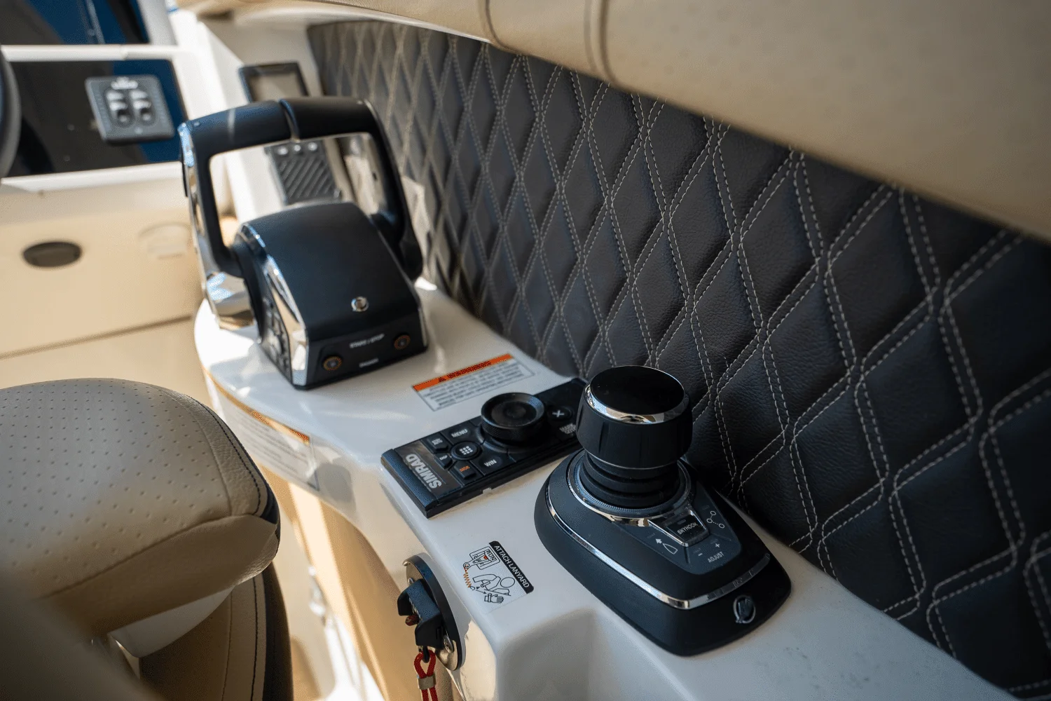 2025 Sea Ray SLX 350 Outboard Image Thumbnail #15