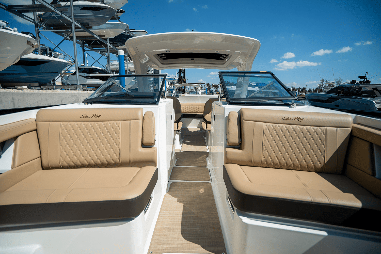 2025 Sea Ray SLX 350 Outboard Image Thumbnail #21