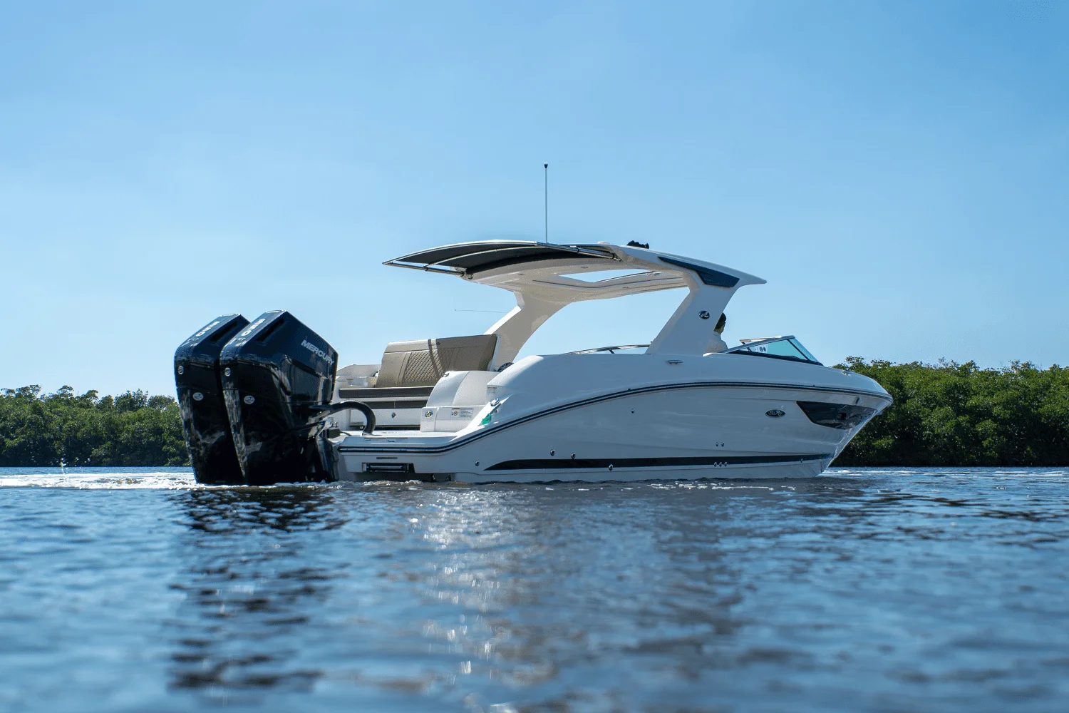 2025 Sea Ray SLX 350 Outboard Image Thumbnail #3