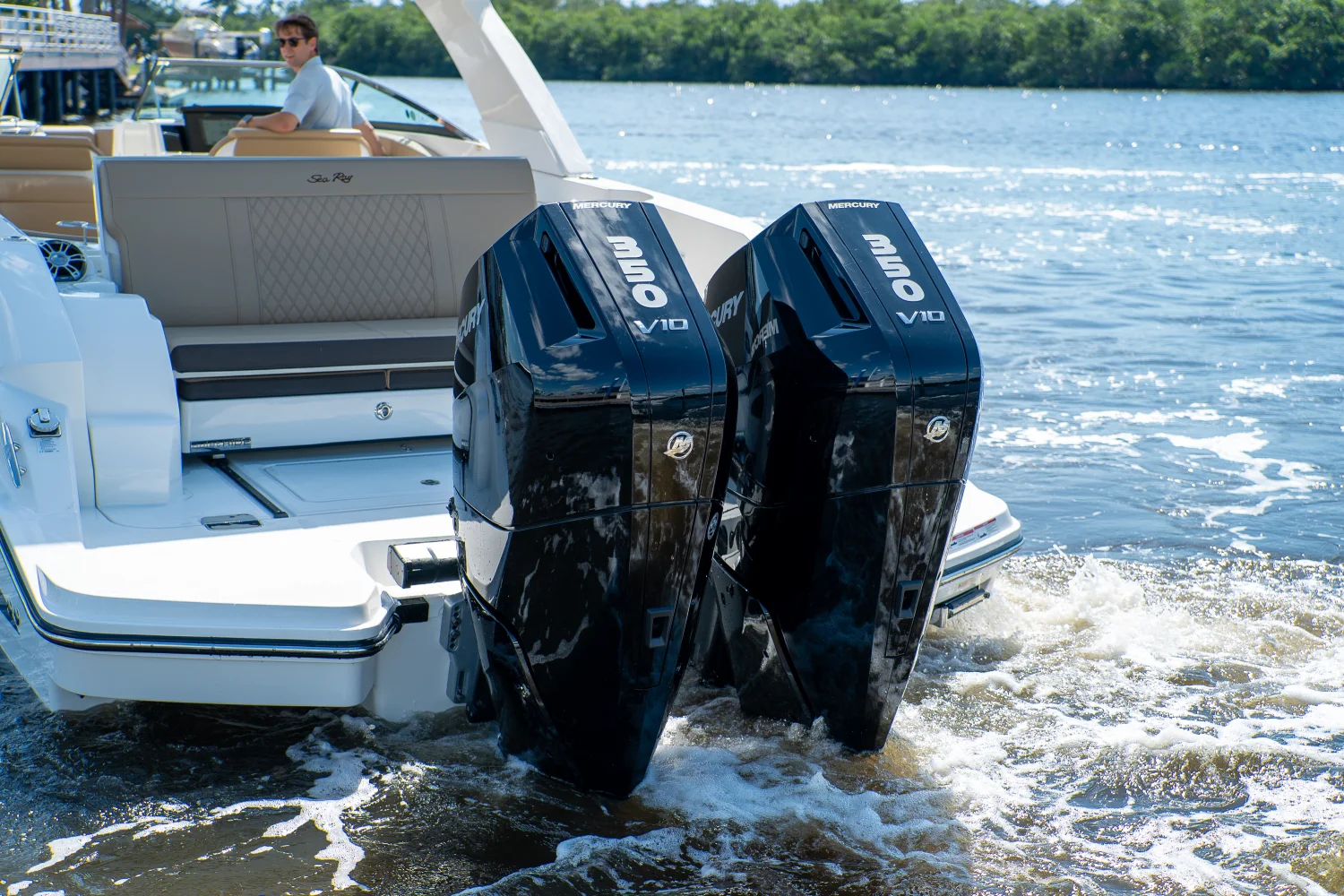 2025 Sea Ray SLX 350 Outboard Image Thumbnail #4