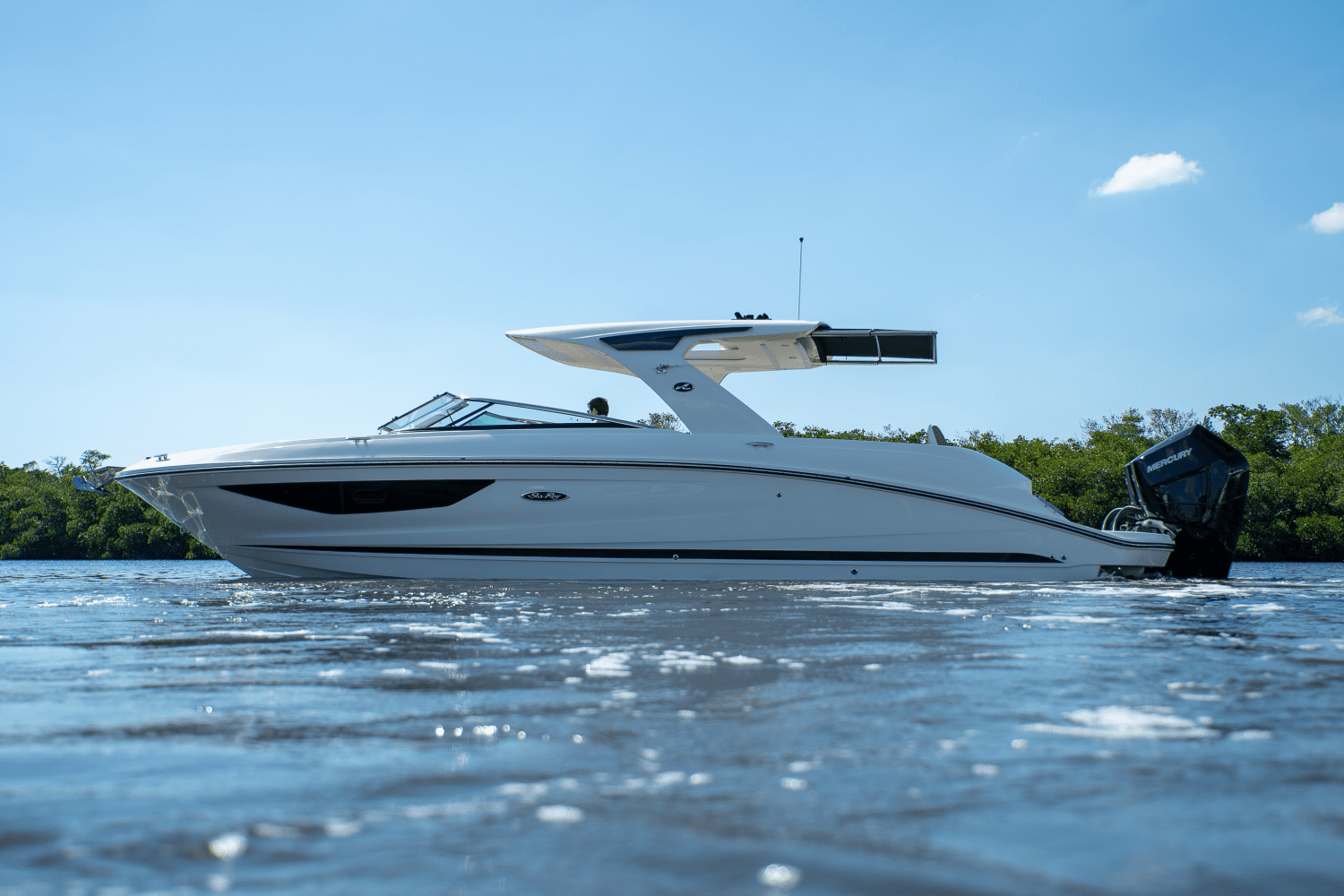 2025 Sea Ray SLX 350 Outboard Image Thumbnail #24