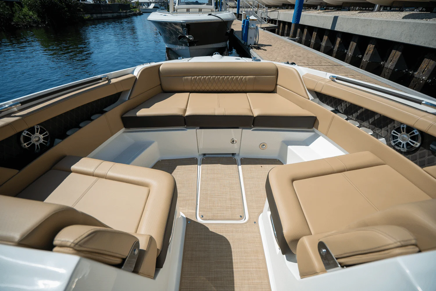 2025 Sea Ray SLX 350 Outboard Image Thumbnail #20