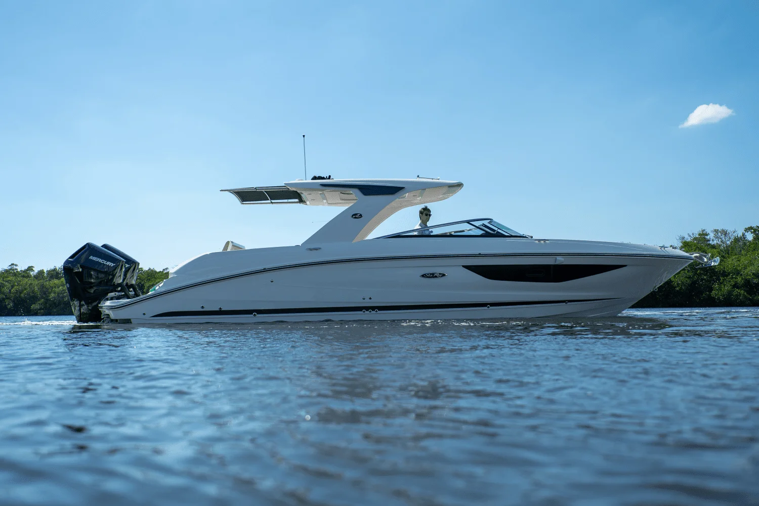 2025 Sea Ray SLX 350 Outboard Image Thumbnail #28