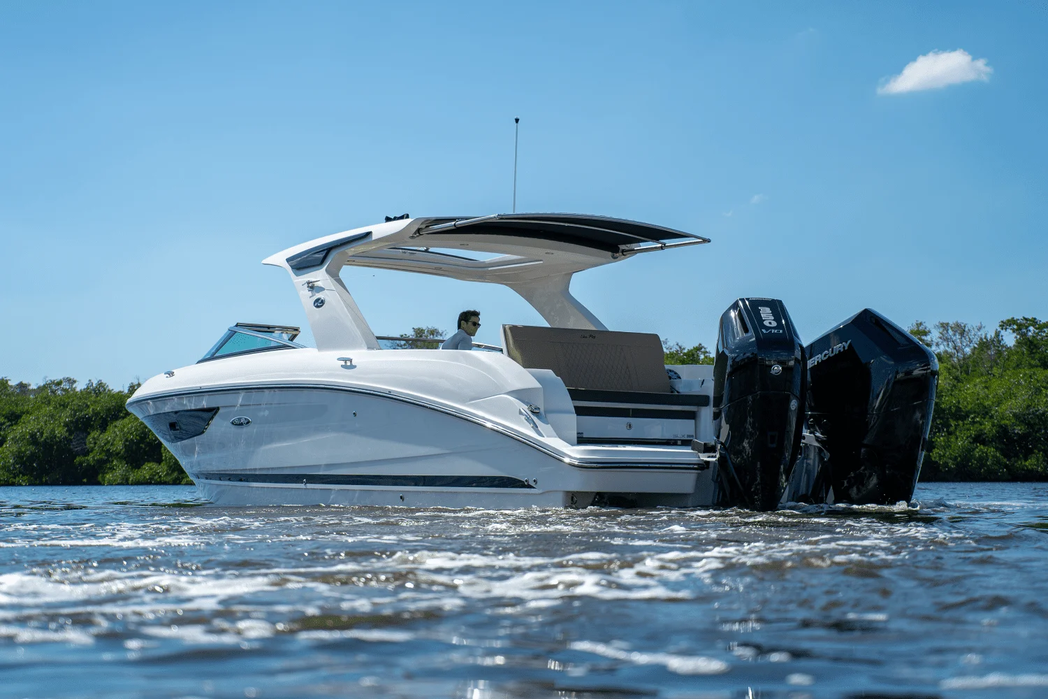 2025 Sea Ray SLX 350 Outboard Image Thumbnail #23