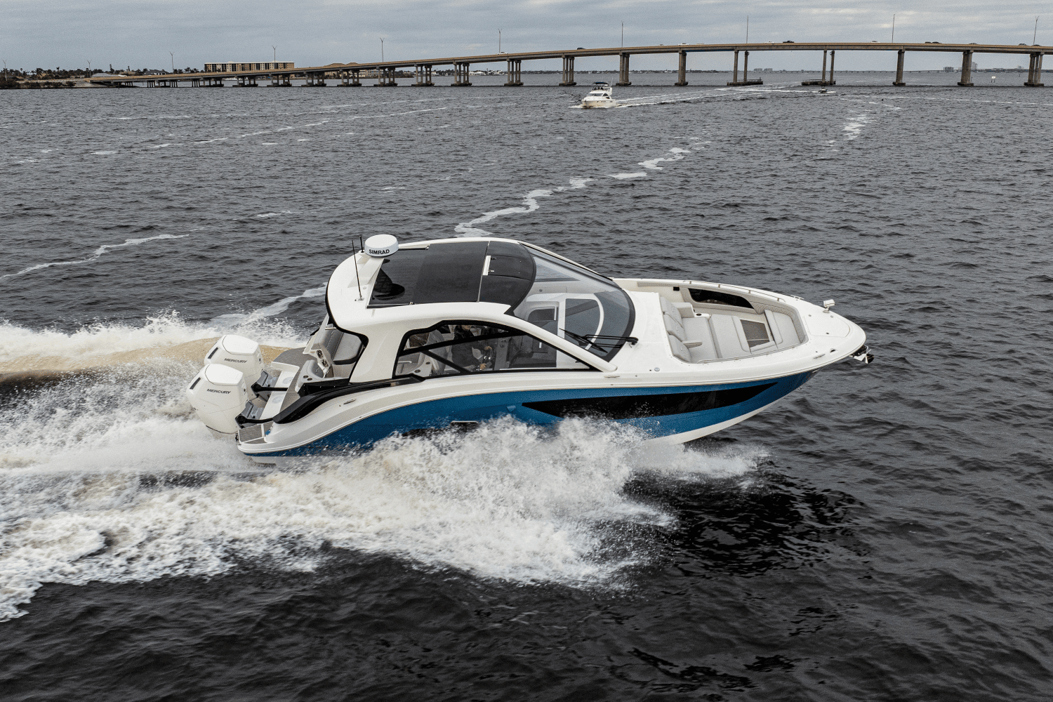 2025 Sea Ray Sundancer 370 Outboard Image Thumbnail #3