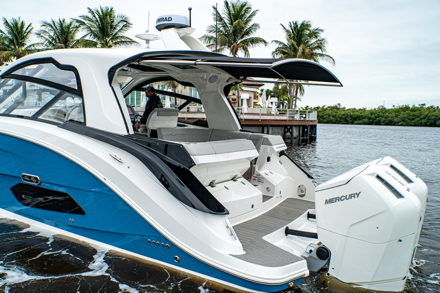 2025 Sea Ray Sundancer 370 Outboard Image Thumbnail #6