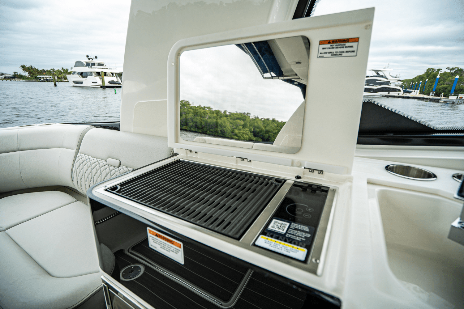 2025 Sea Ray Sundancer 370 Outboard Image Thumbnail #13