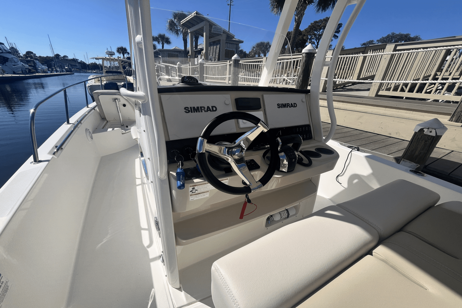 2018 Boston Whaler 270 DAUNTLESS Image Thumbnail #17