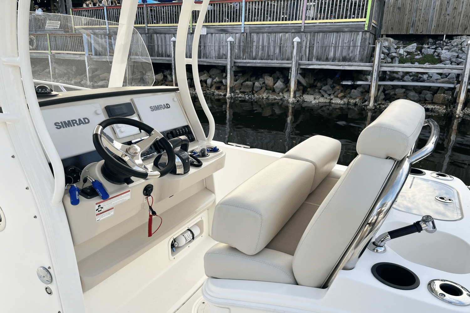 2018 Boston Whaler 270 DAUNTLESS Image Thumbnail #13