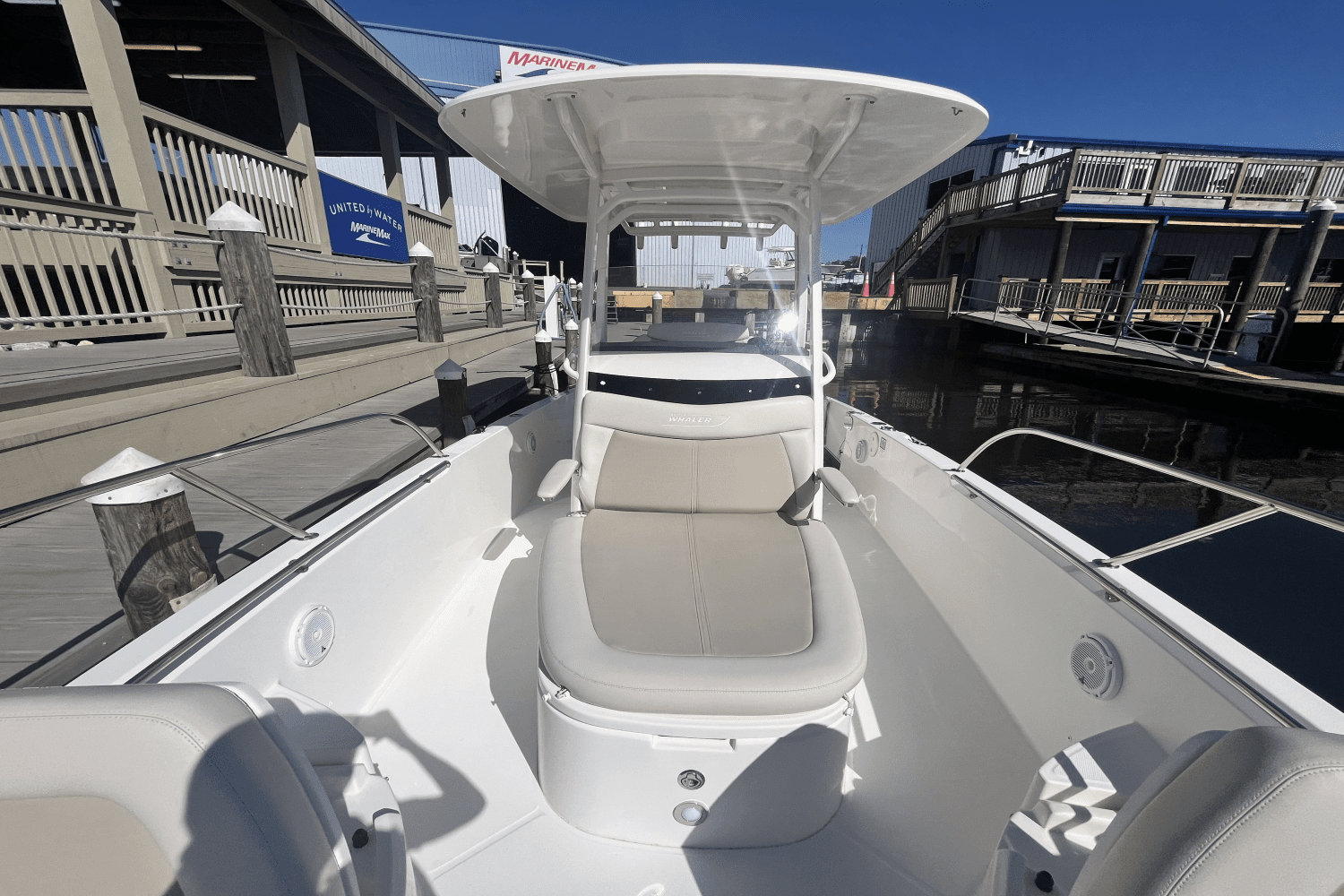 2018 Boston Whaler 270 DAUNTLESS Image Thumbnail #21