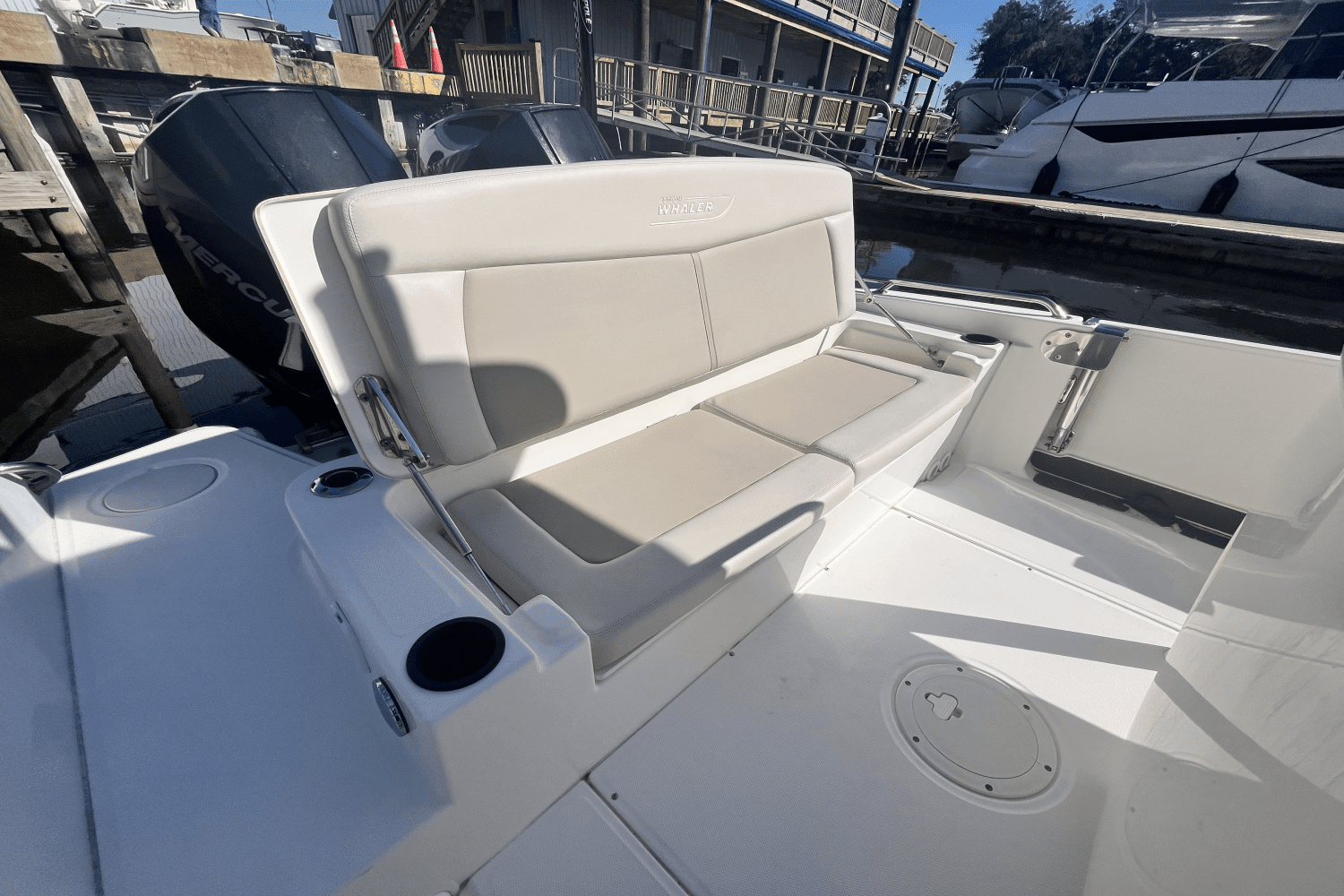 2018 Boston Whaler 270 DAUNTLESS Image Thumbnail #8