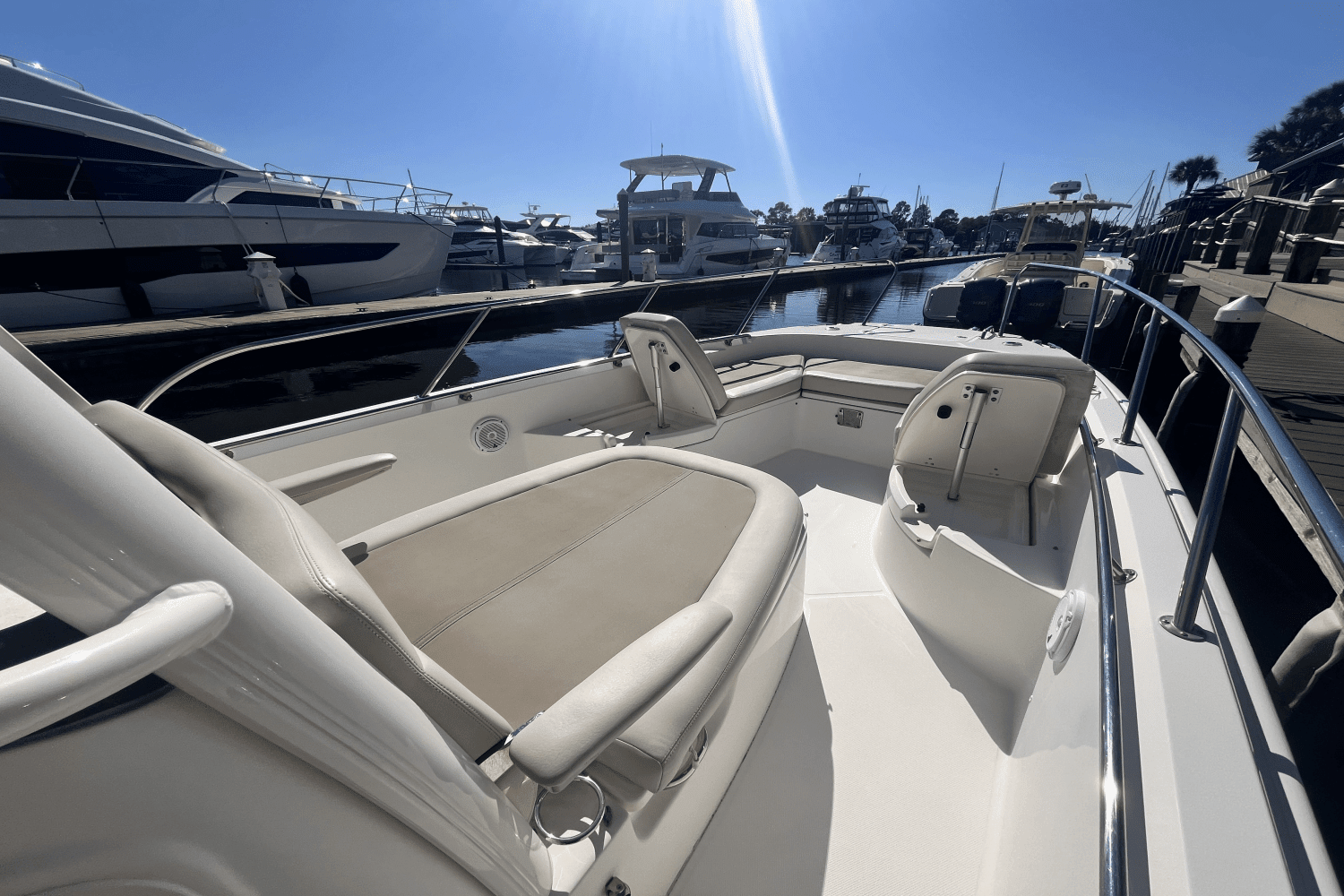 2018 Boston Whaler 270 DAUNTLESS Image Thumbnail #18