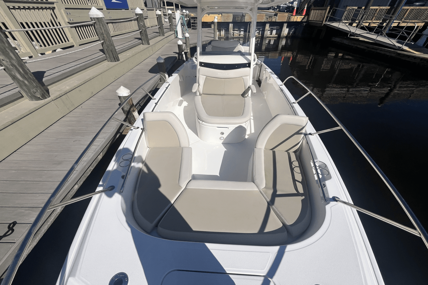 2018 Boston Whaler 270 DAUNTLESS Image Thumbnail #22