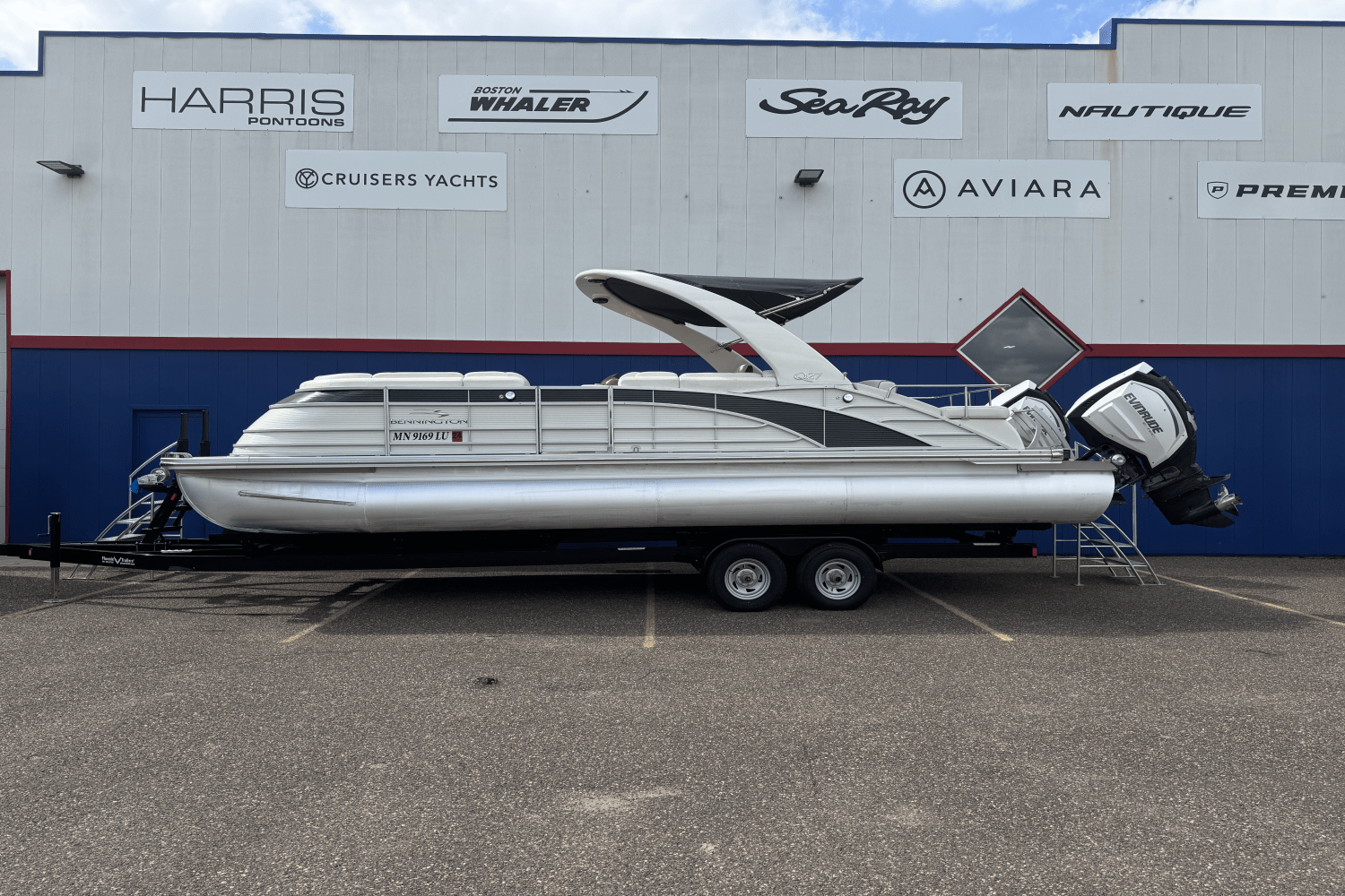 2019 Bennington 27QSBAX2-TWIN Image Thumbnail #1
