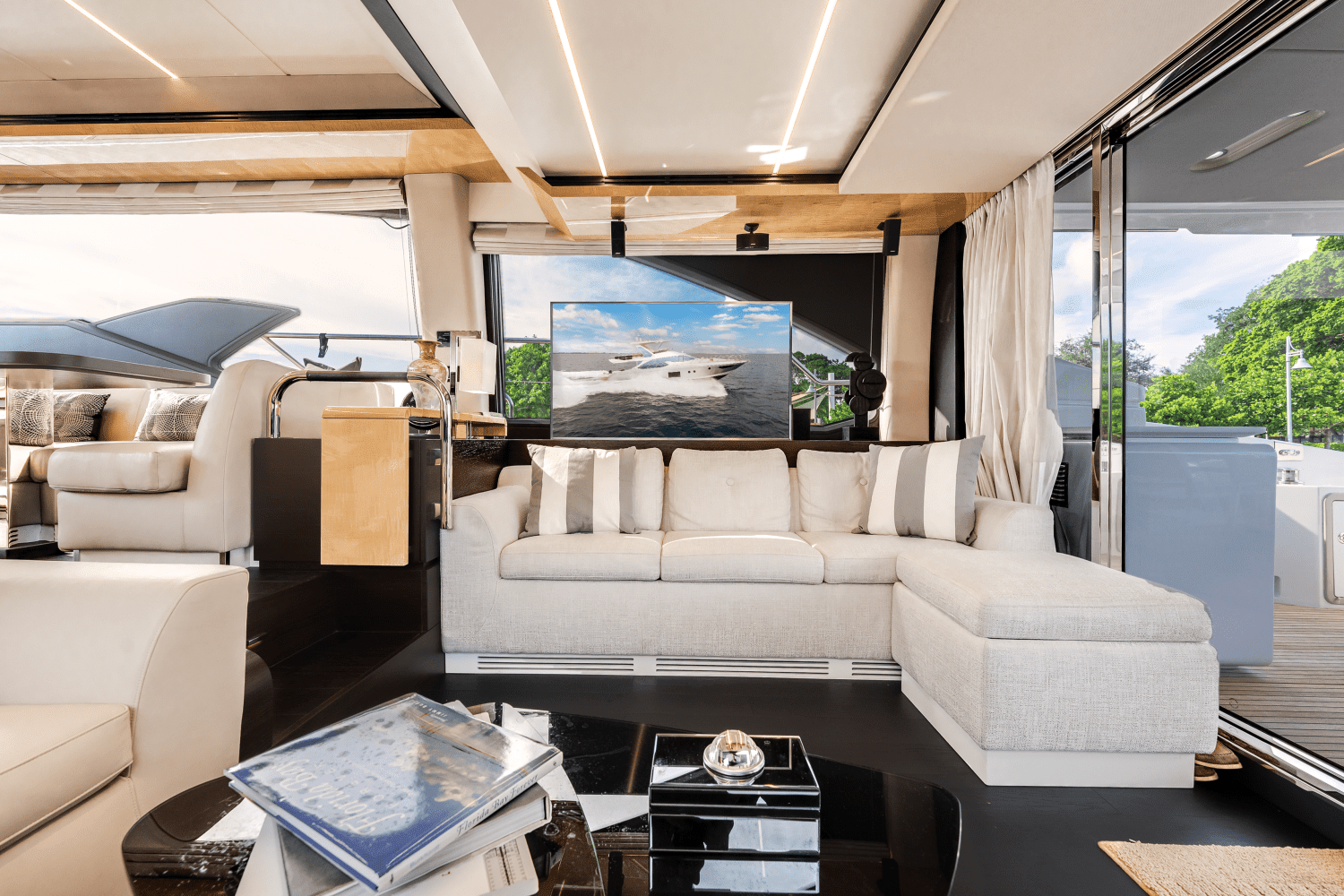 2019 Azimut
                                                             66 FLY Image Thumbnail #31