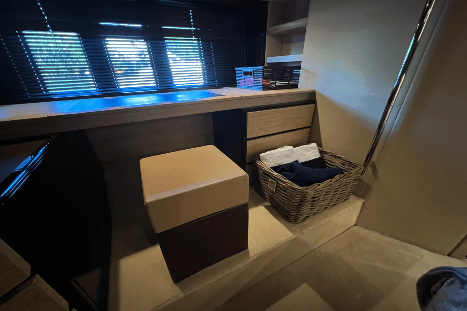 2012 Azimut 58 FLY Image Thumbnail #53