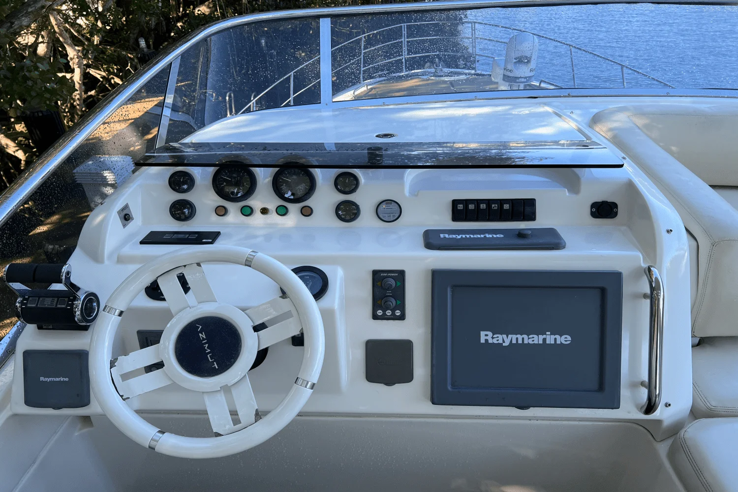 2012 Azimut 58 FLY Image Thumbnail #4