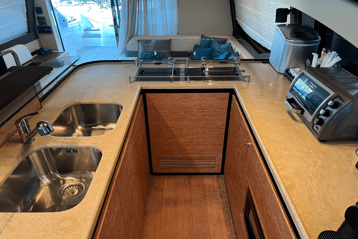 2012 Azimut 58 FLY Image Thumbnail #41