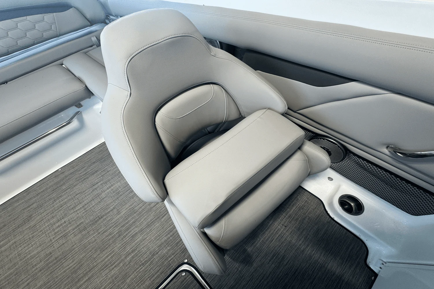 2025 Four Winns HD3 Image Thumbnail #17