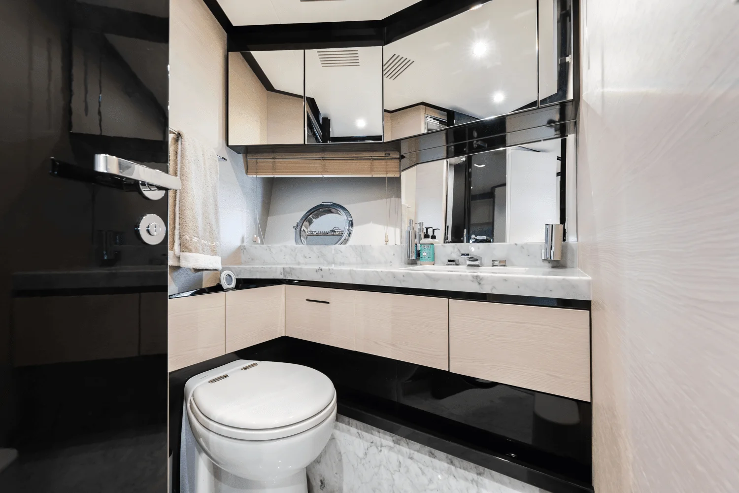 2017 Azimut
                                                             80 FLYBRIDGE Image Thumbnail #40