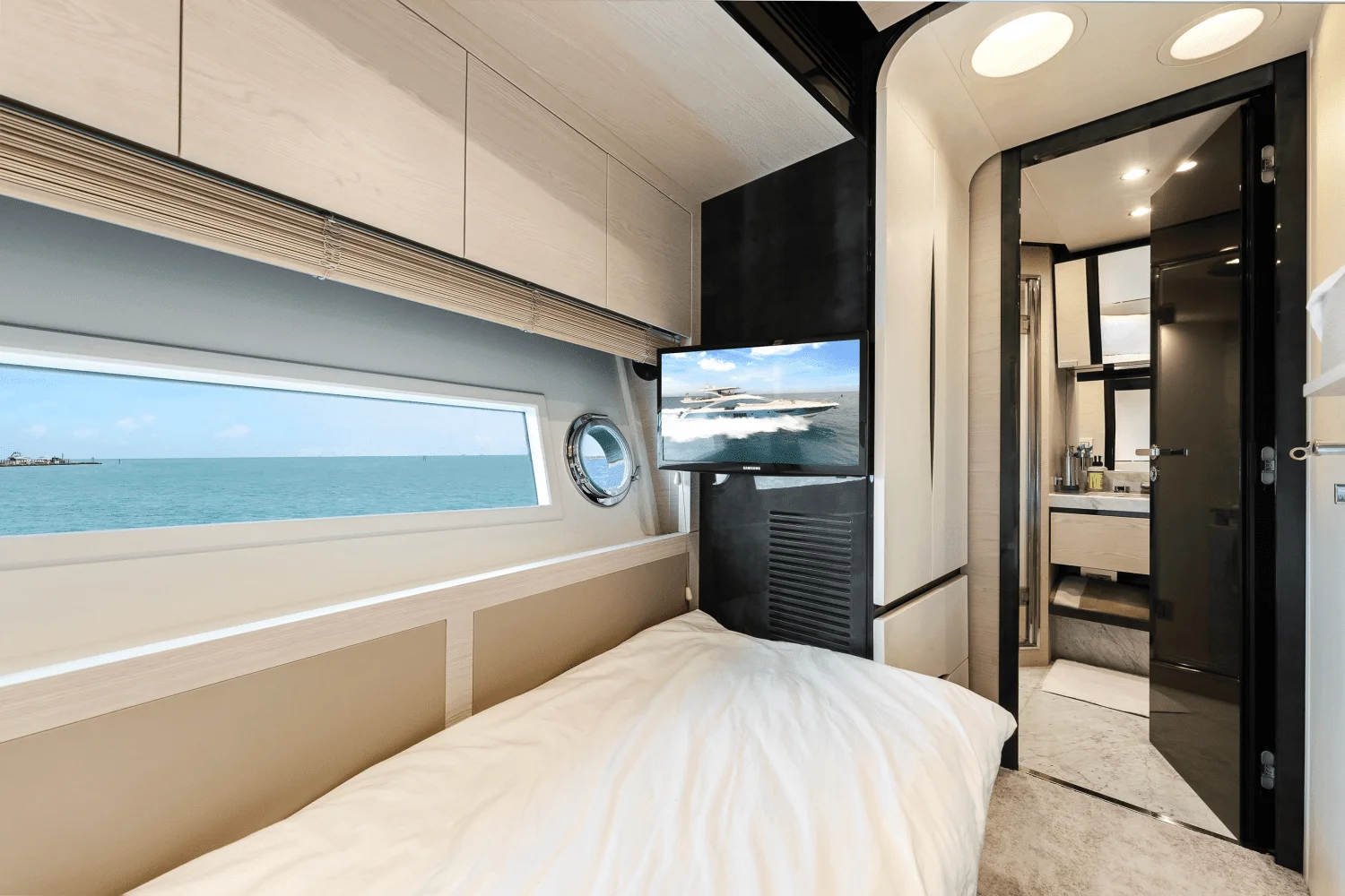 2017 Azimut
                                                             80 FLYBRIDGE Image Thumbnail #47