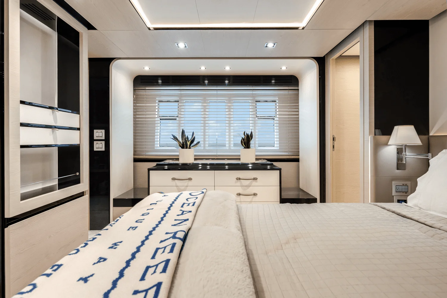 2017 Azimut
                                                             80 FLYBRIDGE Image Thumbnail #34