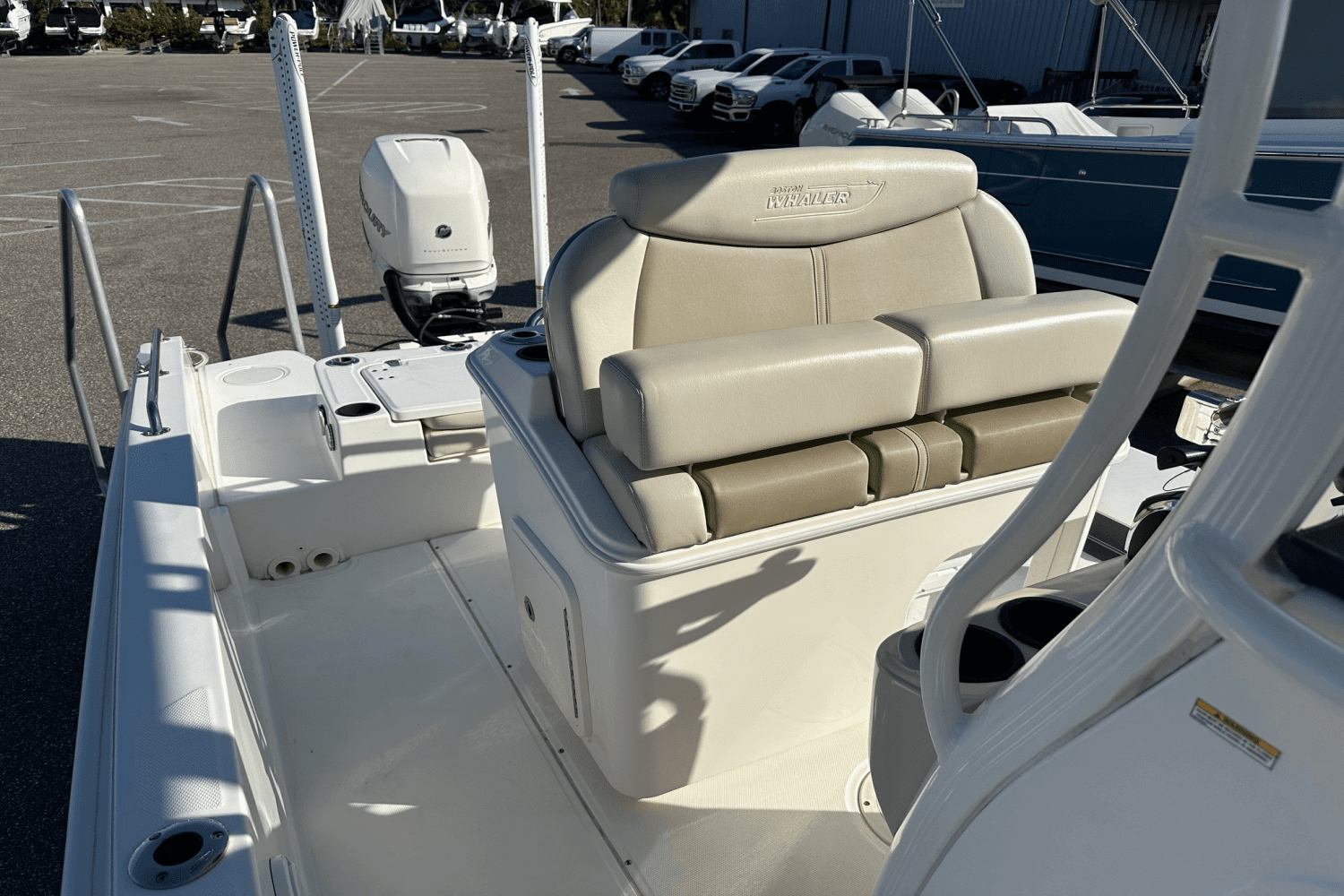 2019 Boston Whaler 270 DAUNTLESS Image Thumbnail #22