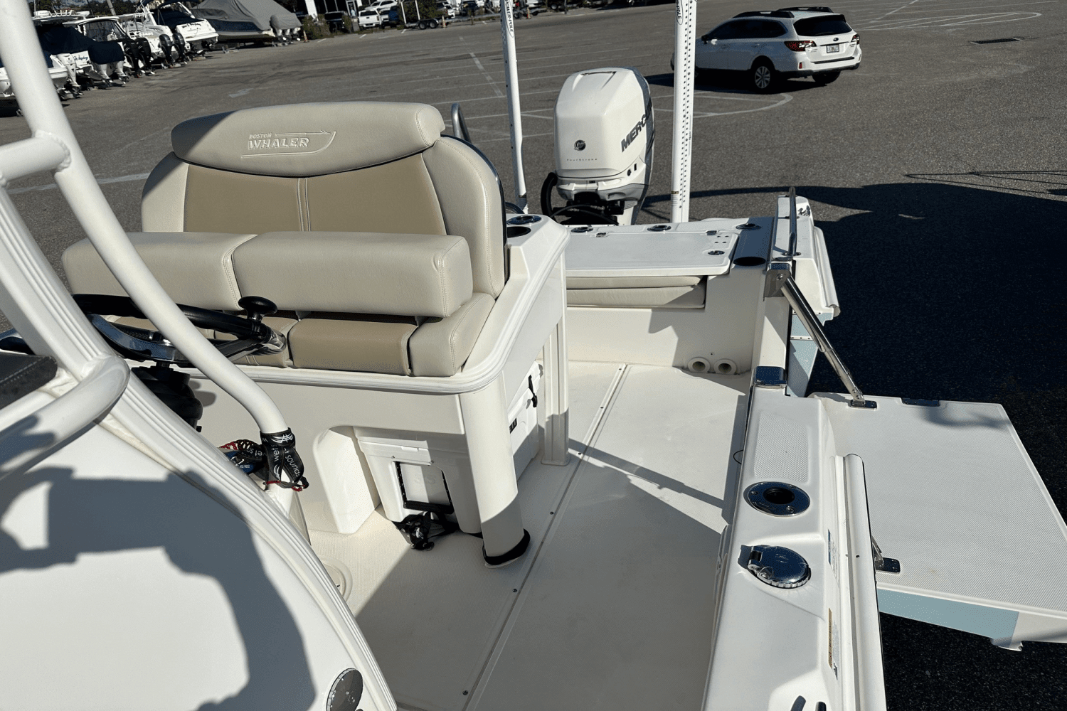 2019 Boston Whaler 270 DAUNTLESS Image Thumbnail #21