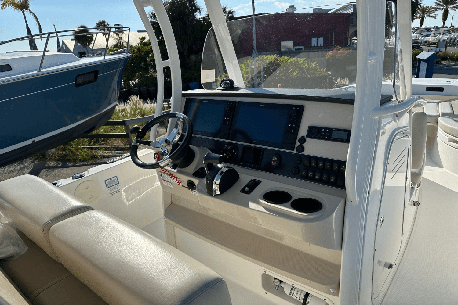 2019 Boston Whaler 270 DAUNTLESS Image Thumbnail #24