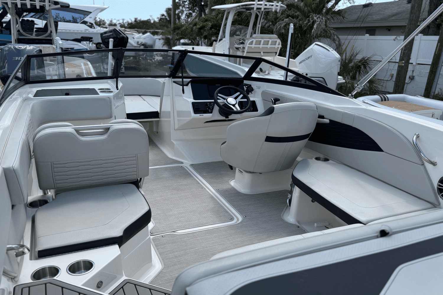 2023 Sea Ray SPX 210 Outboard Image Thumbnail #2