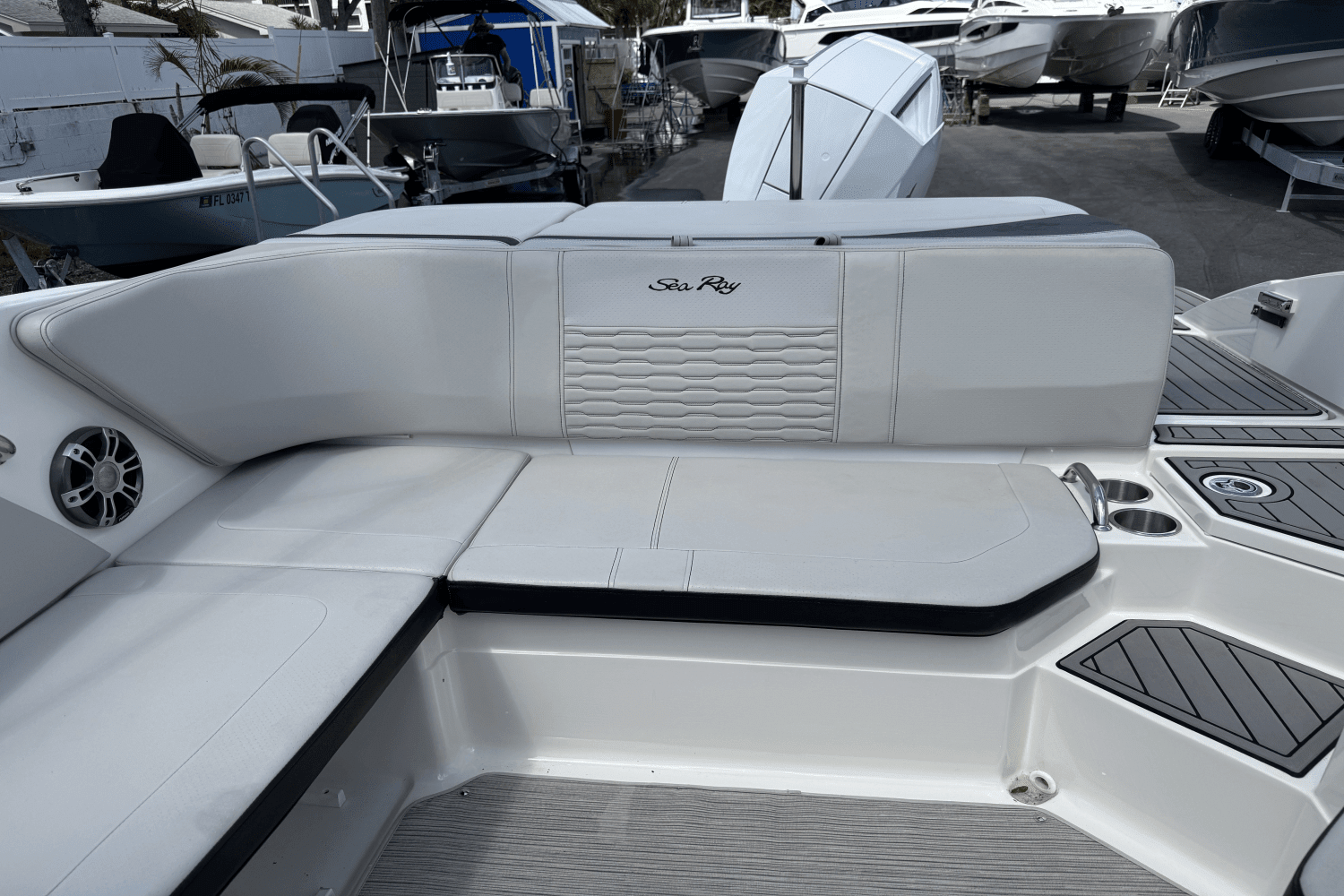 2023 Sea Ray SPX 210 Outboard Image Thumbnail #8