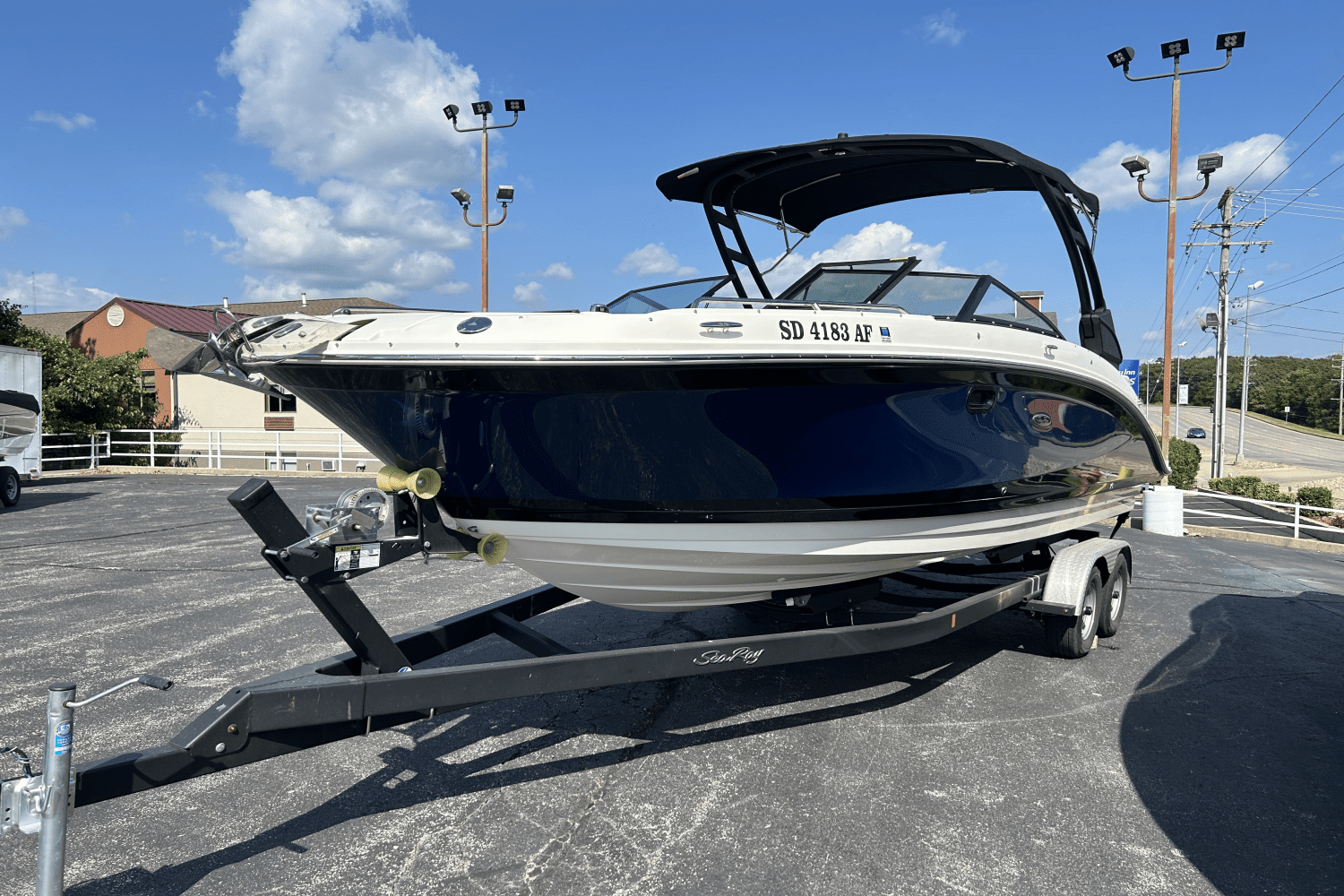 Thumbnail 3 for 2022 Sea Ray SDX 270 Outboard