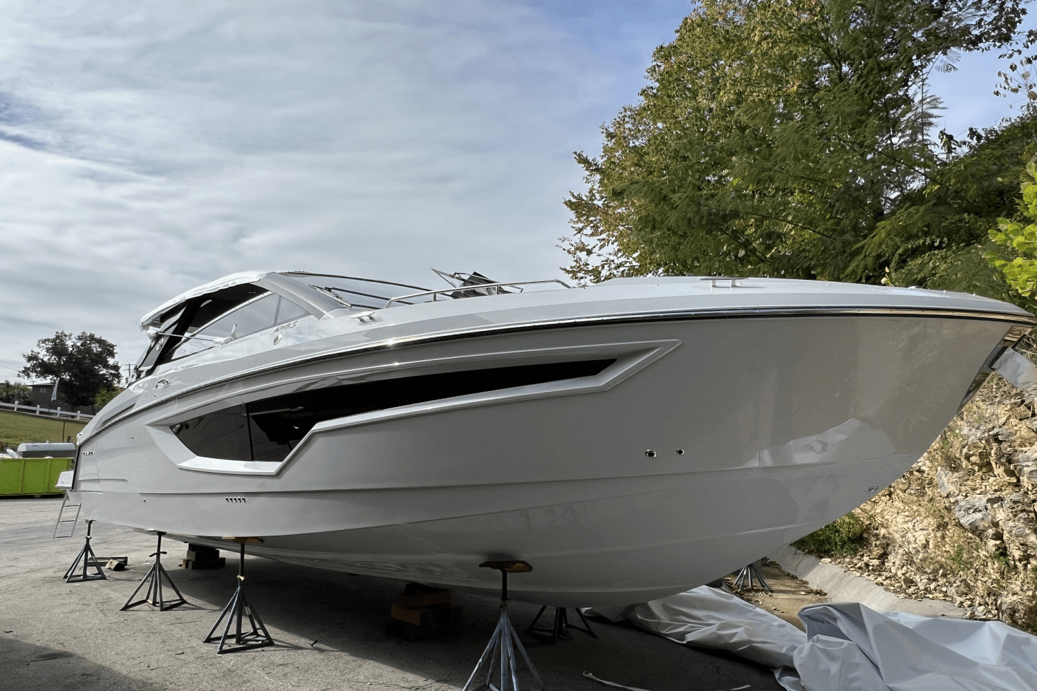 2025 Cruisers Yachts 42 GLS Outboard