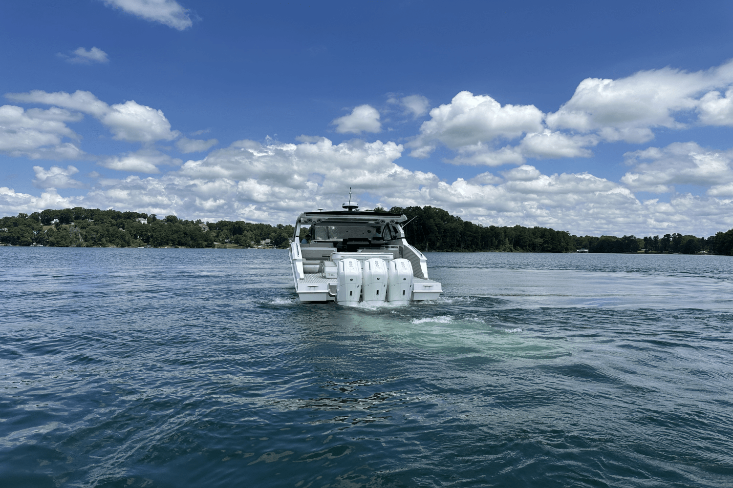 2024 Cruisers Yachts 50 GLS Outboard Image Thumbnail #5