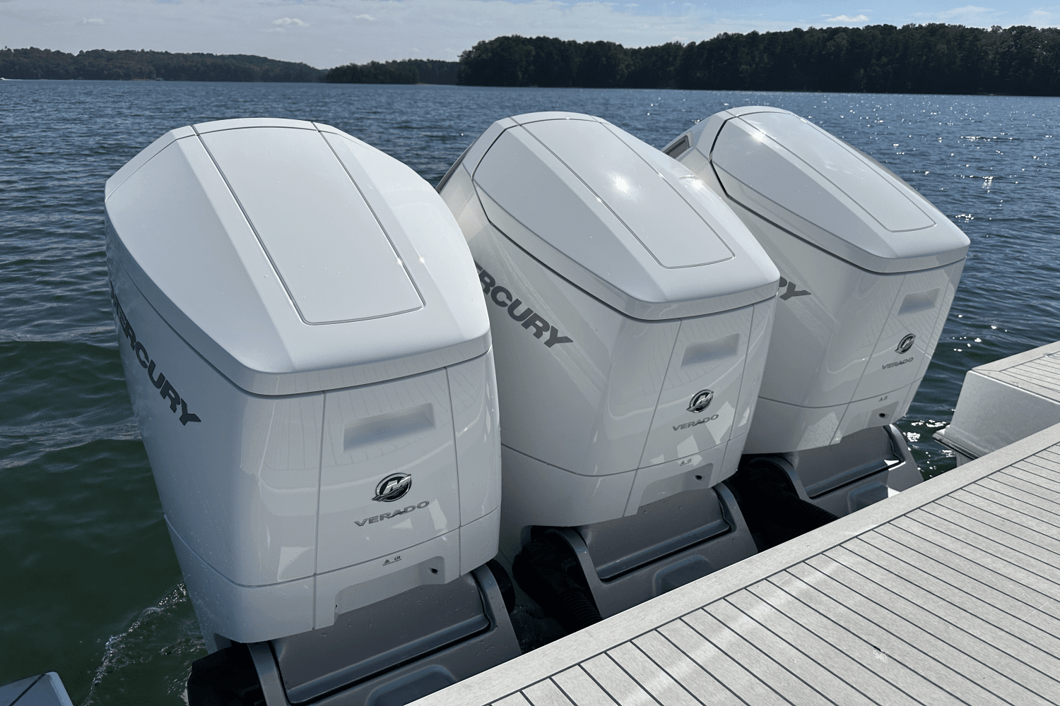 2024 Cruisers Yachts 50 GLS Outboard Image Thumbnail #31