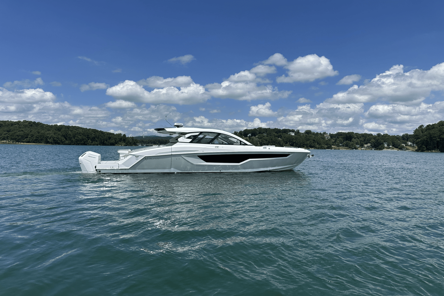 2024 Cruisers Yachts 50 GLS Outboard Image Thumbnail #14