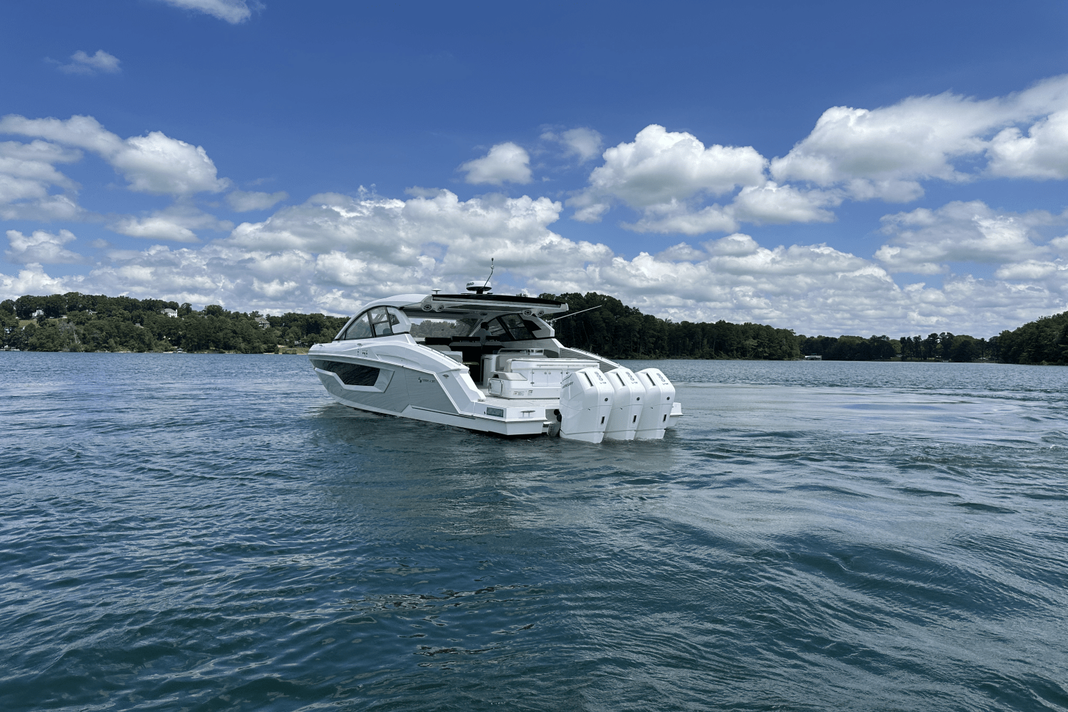 2024 Cruisers Yachts 50 GLS Outboard Image Thumbnail #4