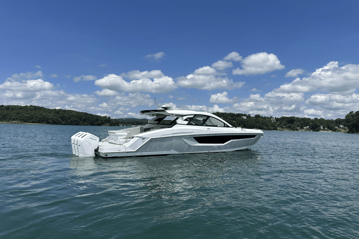 2024 Cruisers Yachts 50 GLS Outboard Image Thumbnail #13