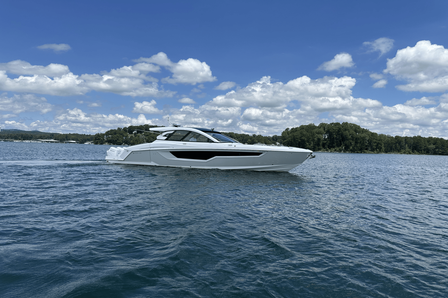 2024 Cruisers Yachts 50 GLS Outboard Image Thumbnail #15
