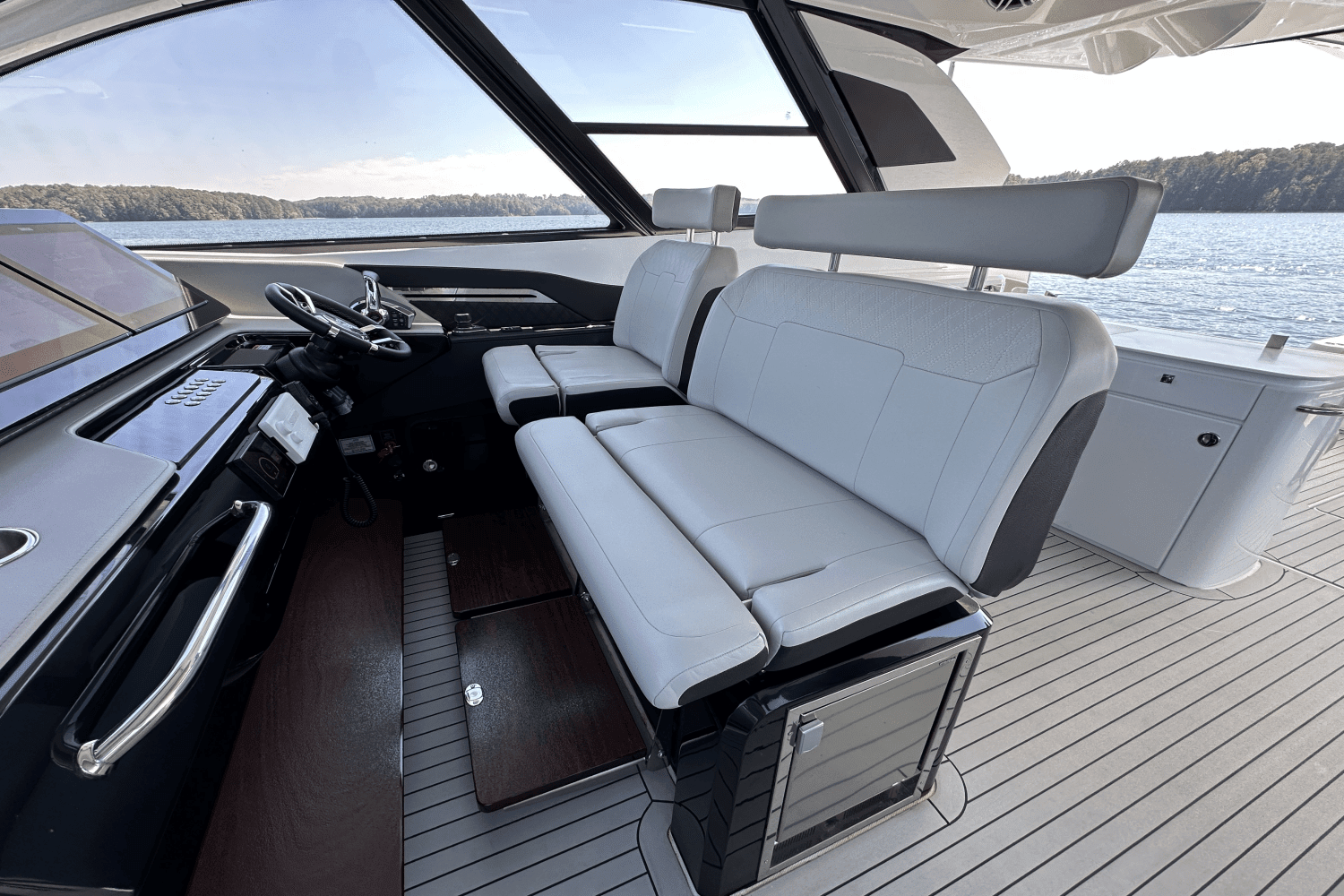 2024 Cruisers Yachts 50 GLS Outboard Image Thumbnail #45