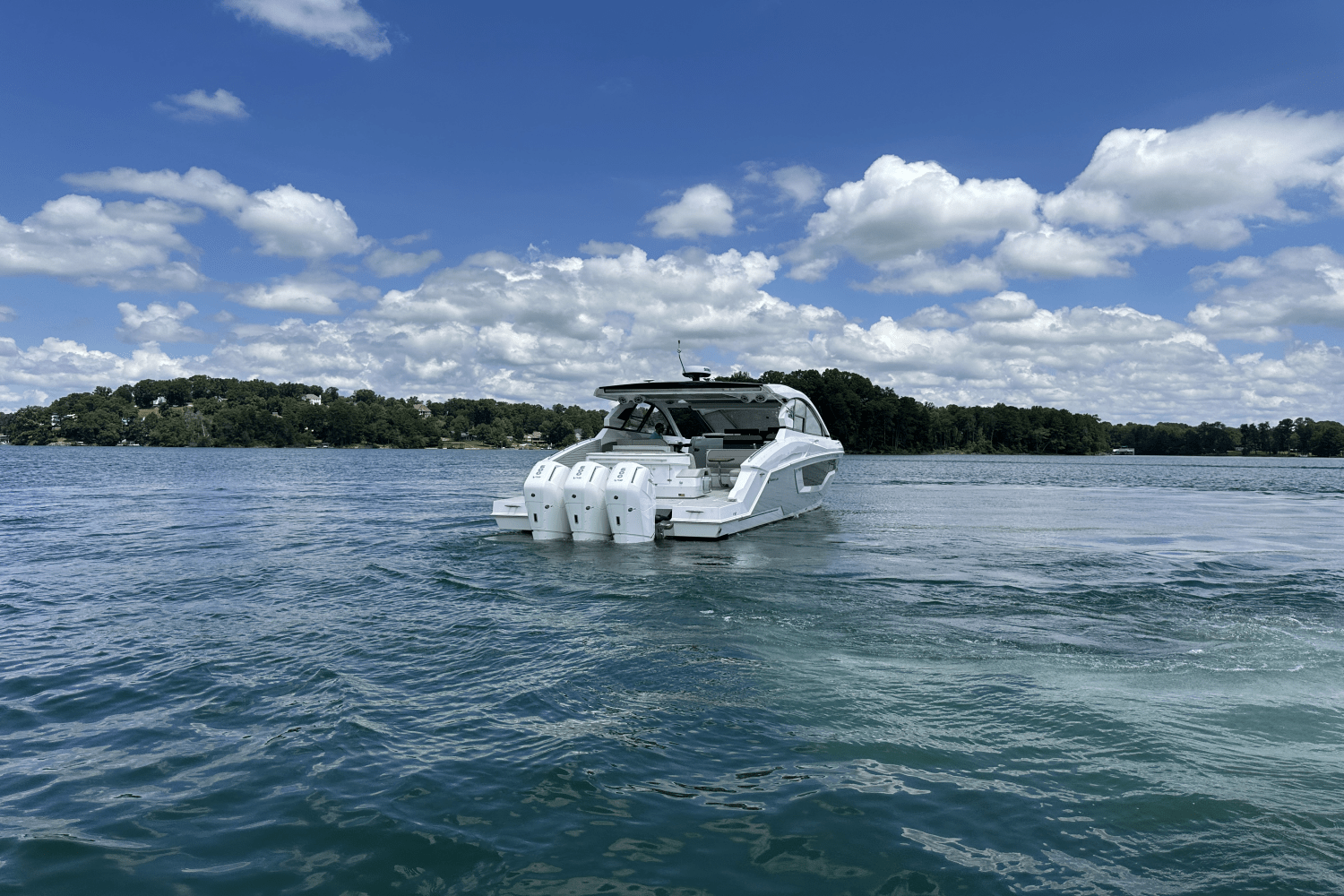 2024 Cruisers Yachts 50 GLS Outboard Image Thumbnail #6